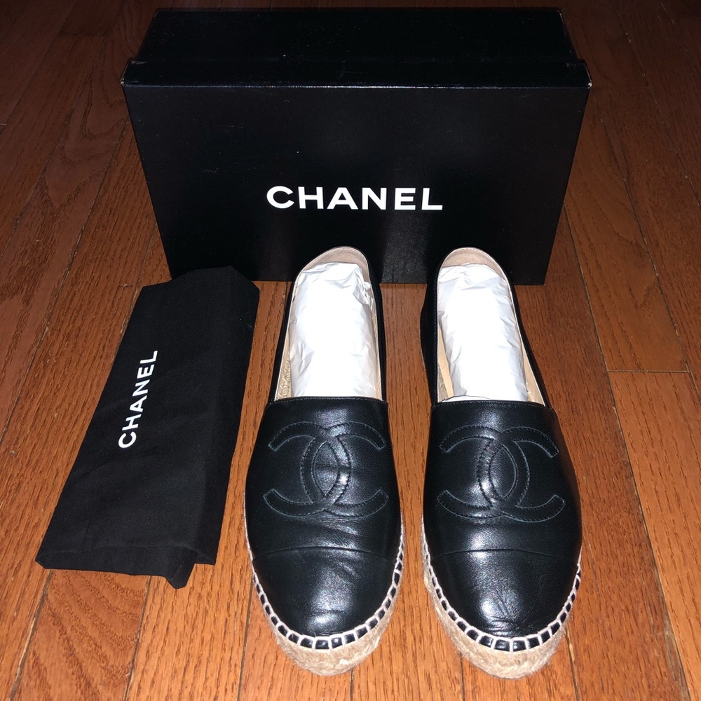 Chanel CC Espadrilles in Black Lambskin Leather - Picture 2 of 8